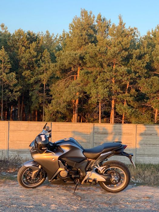 Мотоцикл Спорт-туризм  HONDA VFR 1234