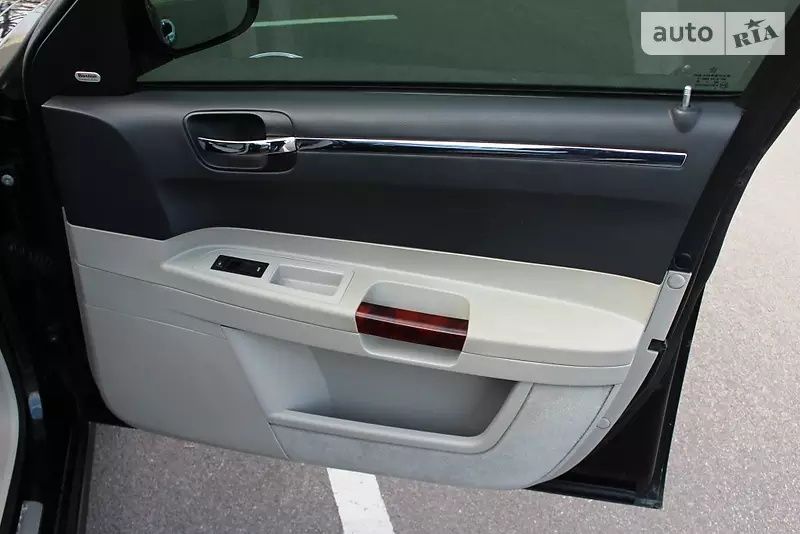 CHRYSLER Крайслер 300с