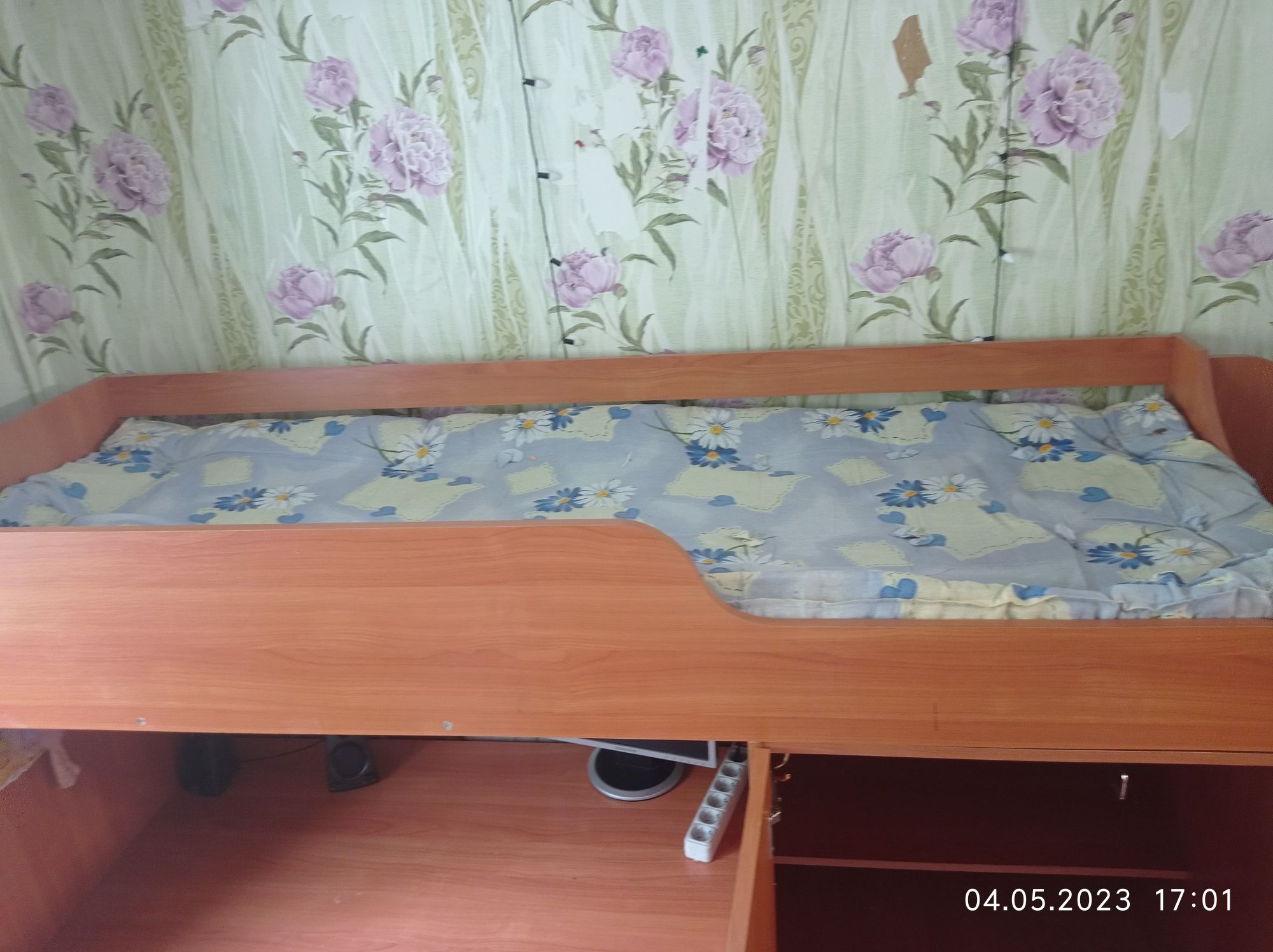 кровать совмеснас столом  детскоя