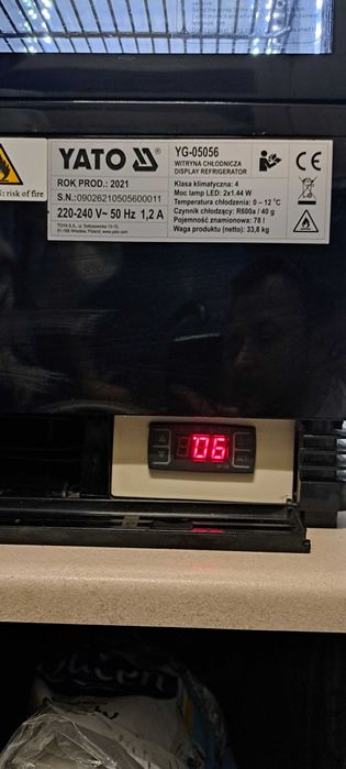 Lodówka, witryna chłodnicza YATO (YG-05056) o pojemnosci 78 litrów