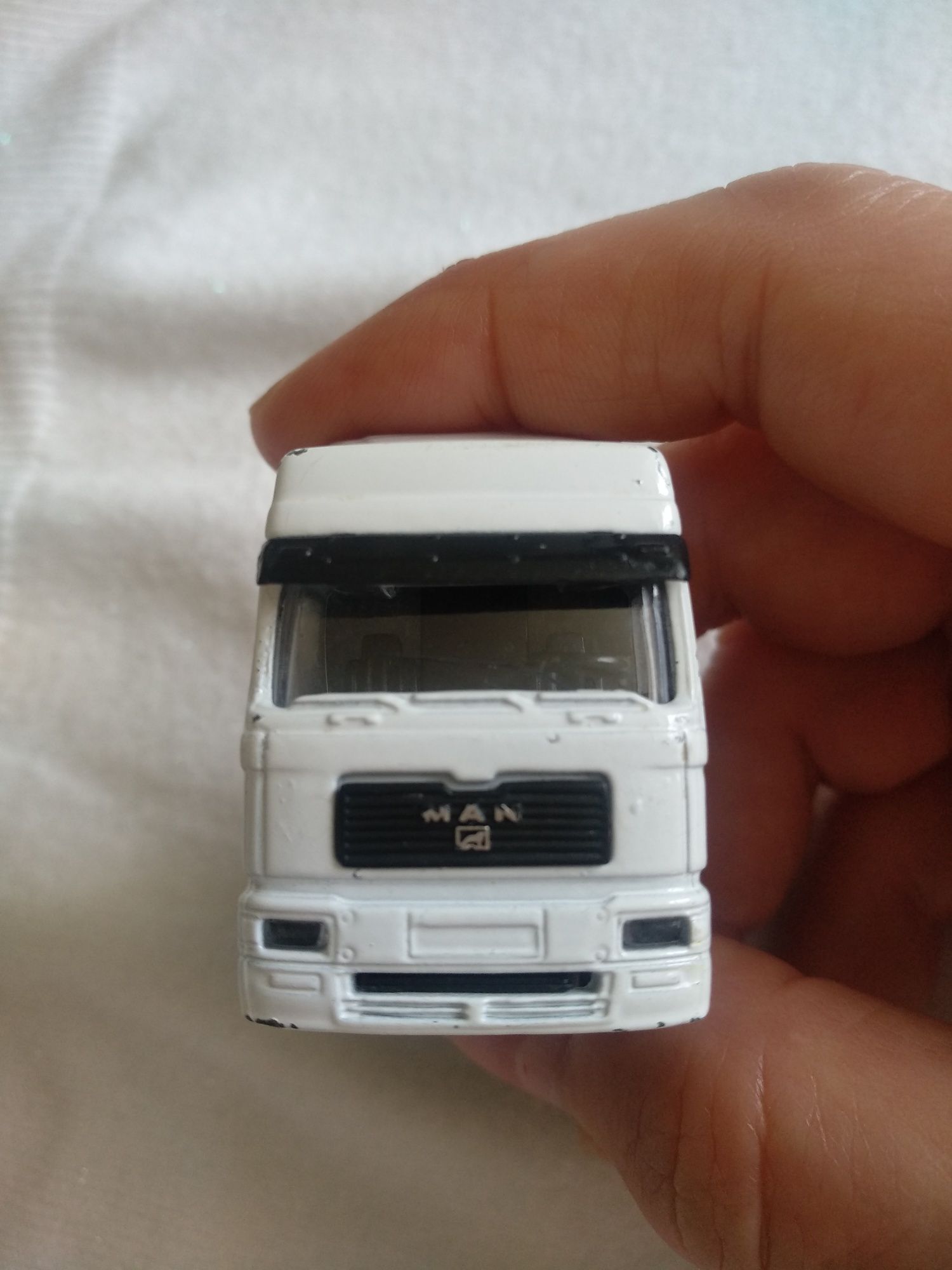 Грузовик трейлер модель машинка 1/87 Truck Trailer Man TGA Krombacher