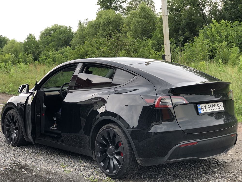 Продається /обмін на Нерухомість Tesla Y 2022 Perfomance