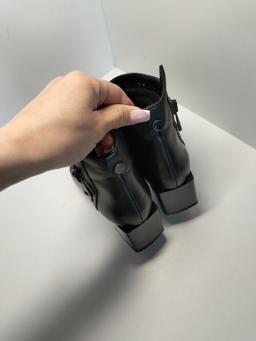 Продам шкіряні ботінки в ідеальному стані