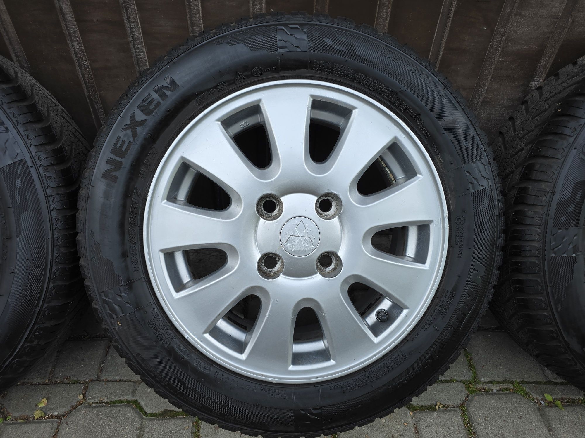 Felgi z oponami 195/60R15 Mitsubishi Carisma 4x114,3 Lancer Galant Spa
