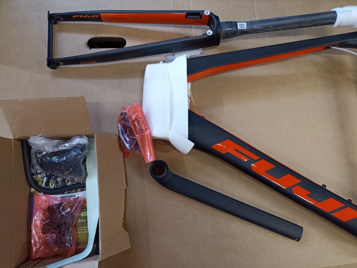 Nowy Frame set Fuji Transonic 2.1 Karbon + sztyca Widelec trek scoot