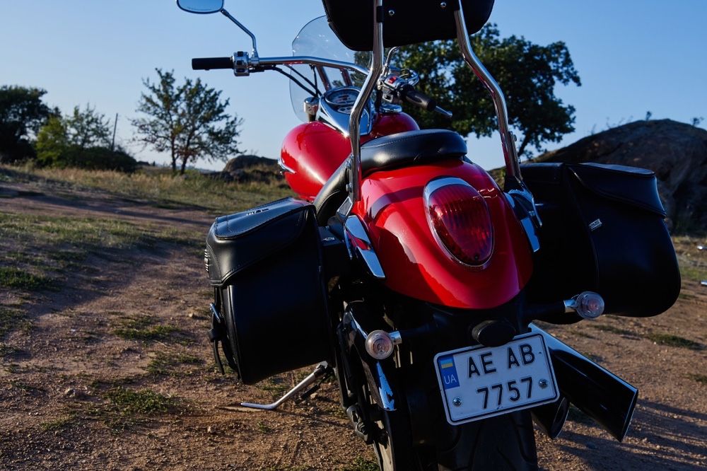 Kawasaki VN 900 Vulcan Custom Red