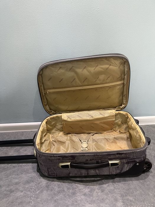 Валіза на колесах