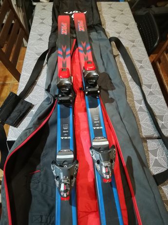 Skis Esquis Scott k2, com fixadores e saco de transporte.
