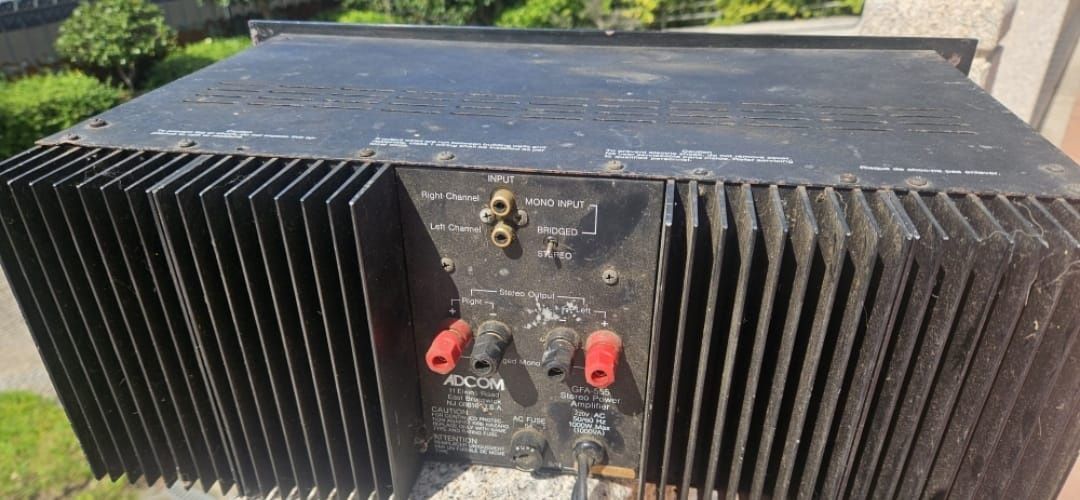 Amplificador ADCOM GFA 555