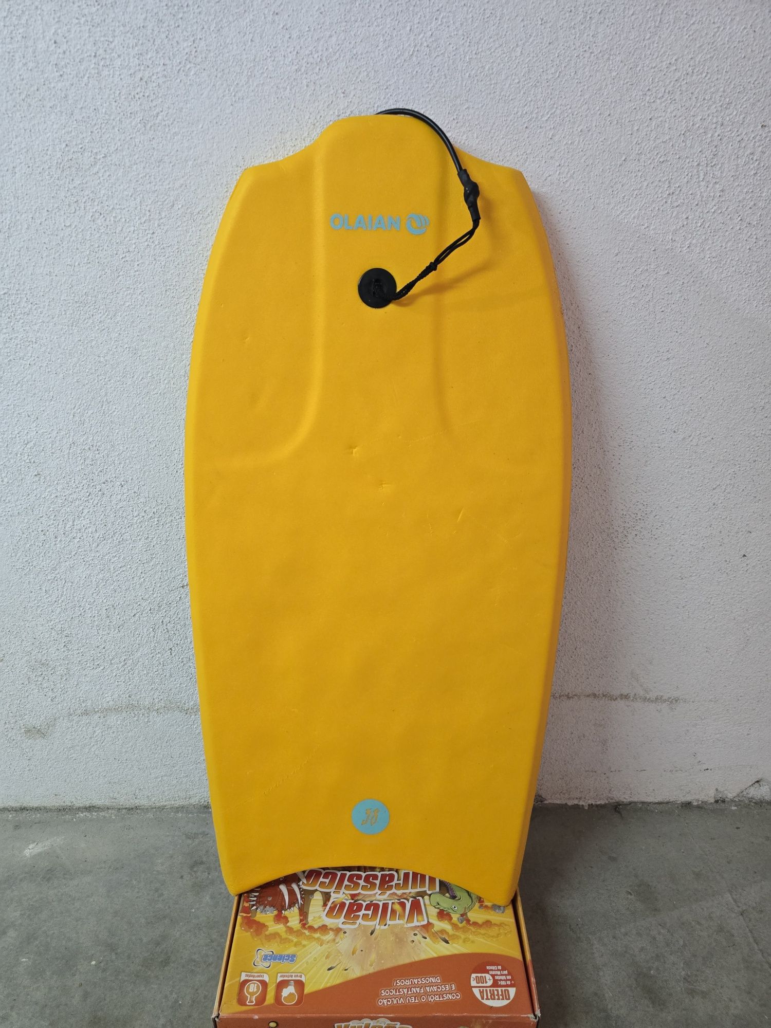 Prancha de Bodyboard OLAIAN – 39" – Amarelo e Preto – Com leash