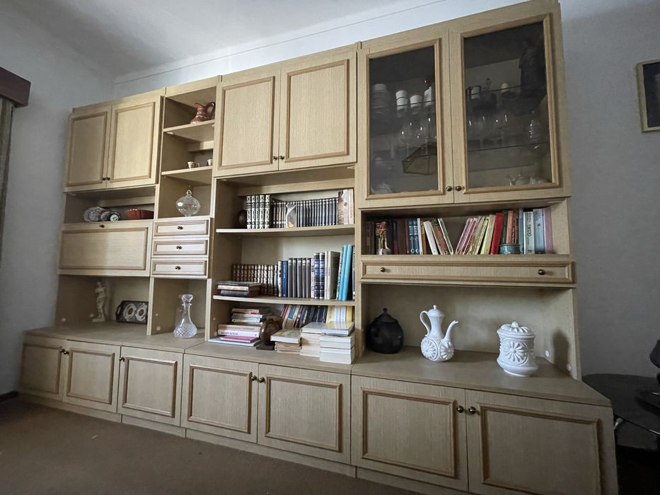 Estante de sala em madeira
