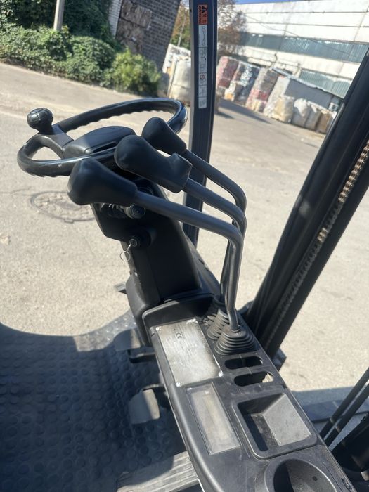 Навантажувач Тойота 8 серія