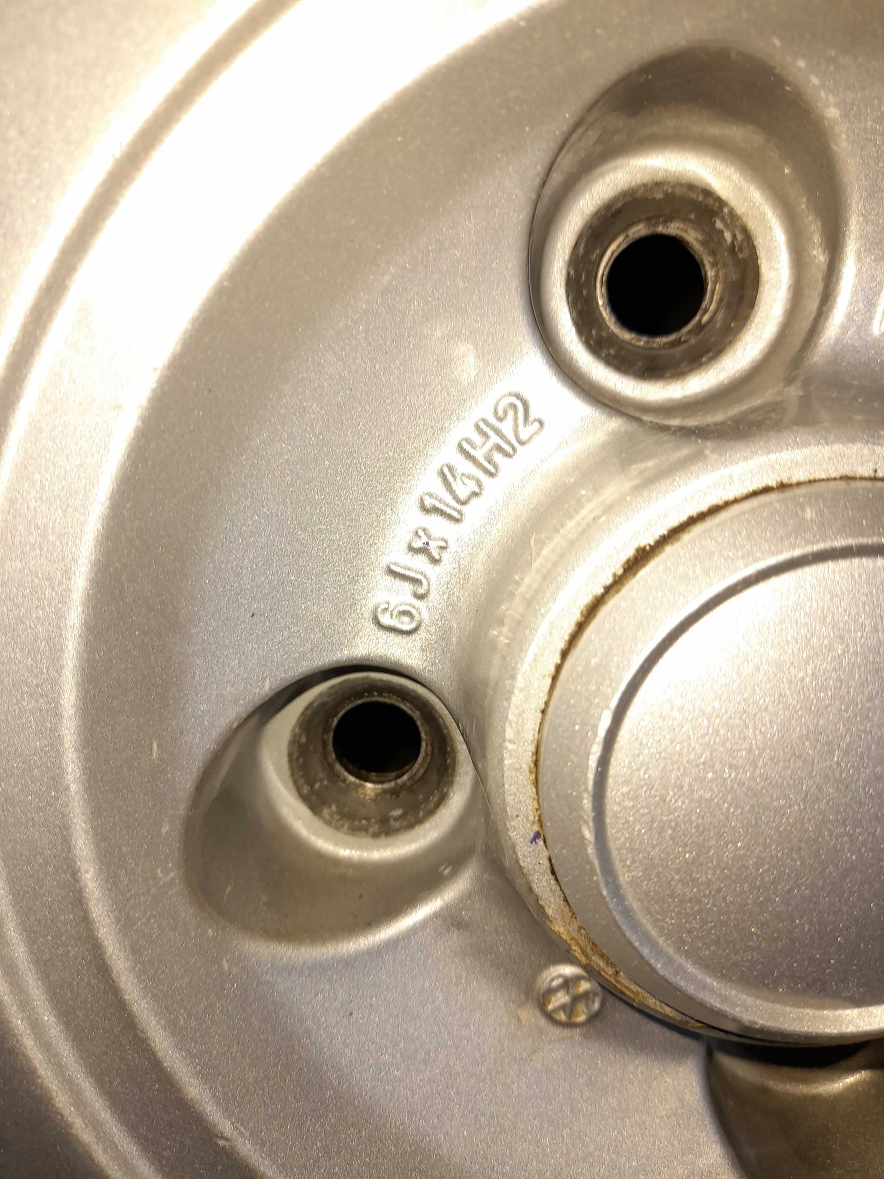 Koła Volkswagen 4x100 6Jx14H2 ET38 letnie opony