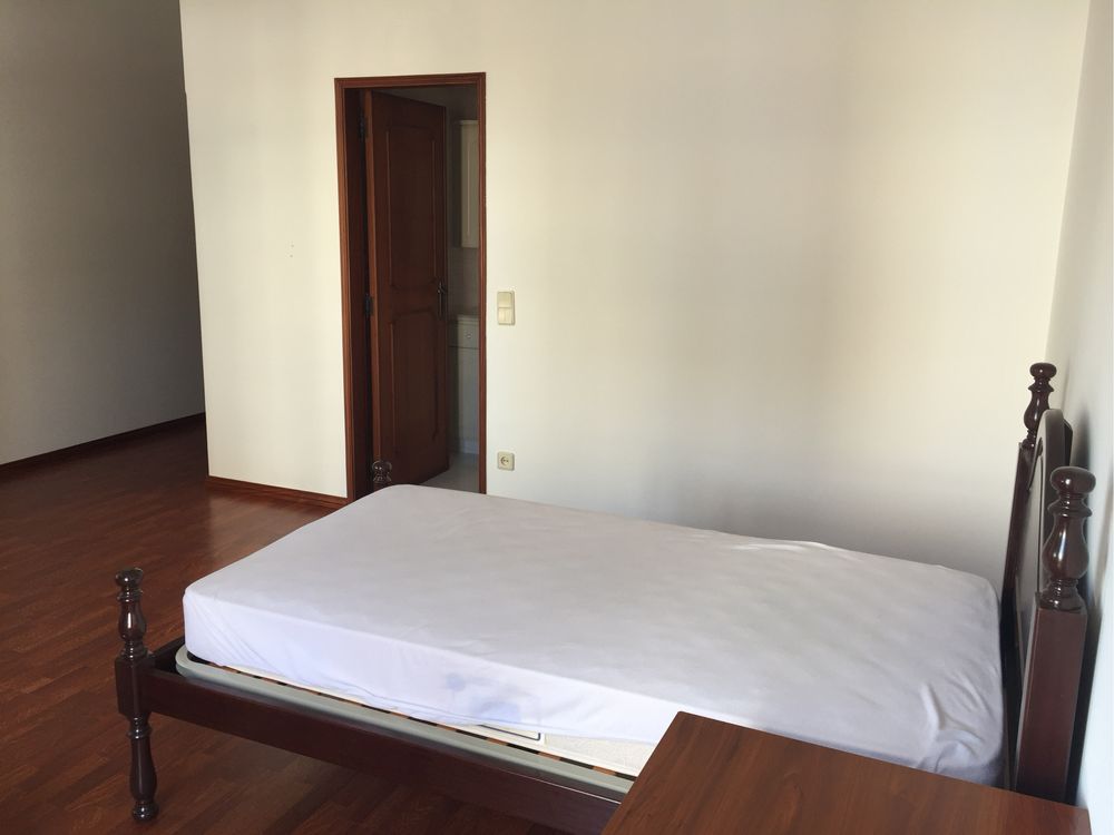 Arrenda-se quarto a estudante a 1min da ESECs