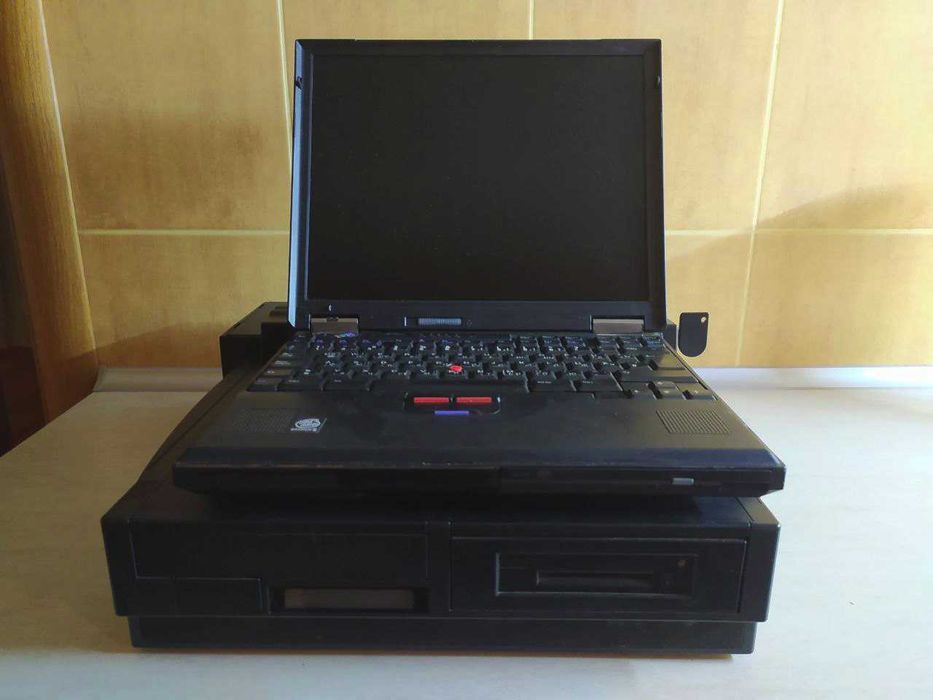 Винтажный ретро-ноутбук IBM Thinkpad 600