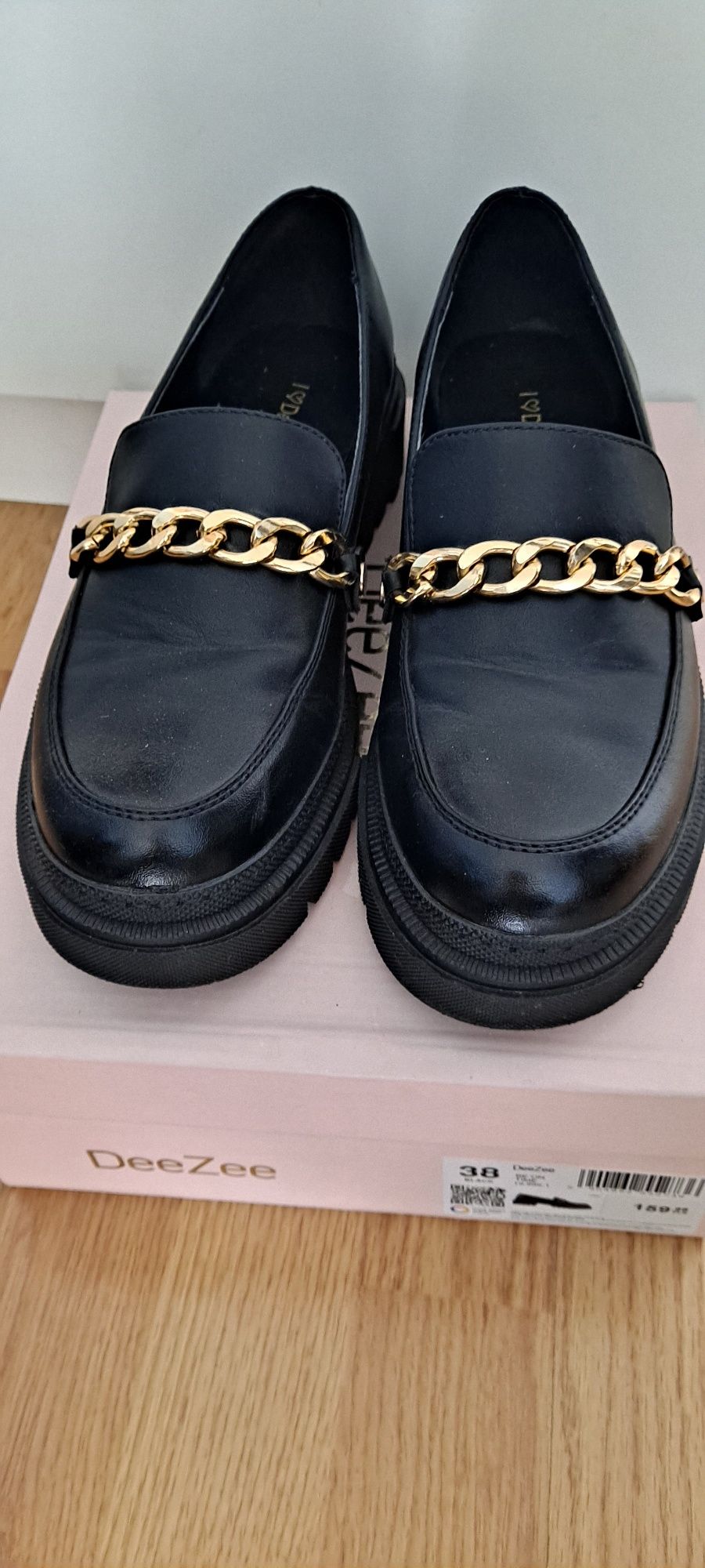 Czarne loafersy z łańcuchem r.38