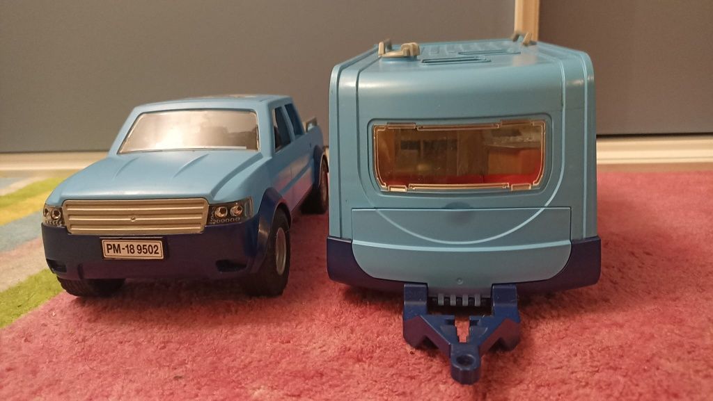 Playmobil Family Fun 9502 Kamper pickup z przyczepą kempingową auto