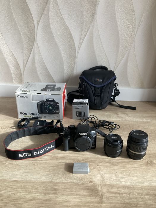 Aparat lustrzanka Canon EOS 1000D zestaw 2 obiektywy torba i akcesoria