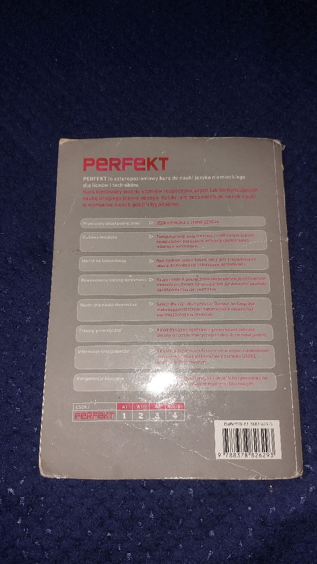 Ćwiczenia Perfect 3 pare stron uzupełnione ołówkiem lub zaklejone.