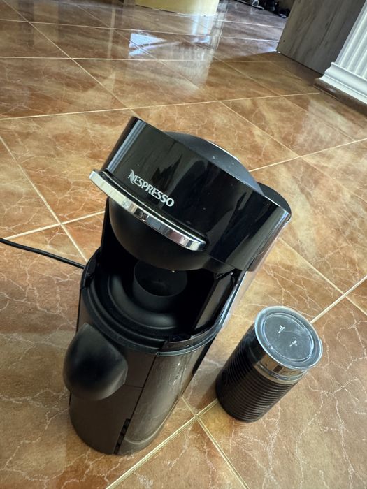Кавомашина Nespresso капсульна