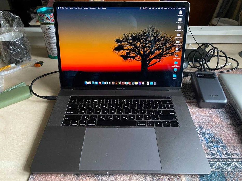 macbook pro 2019 15"4 16/256  (a1990)