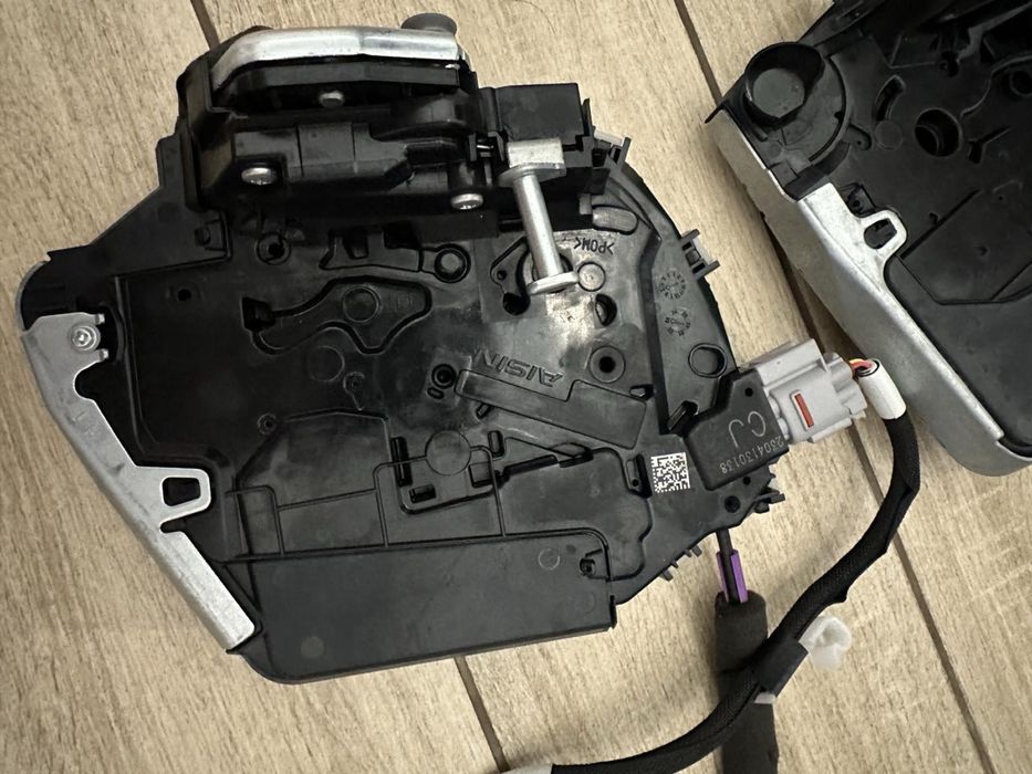 Замак двери Lexus NX