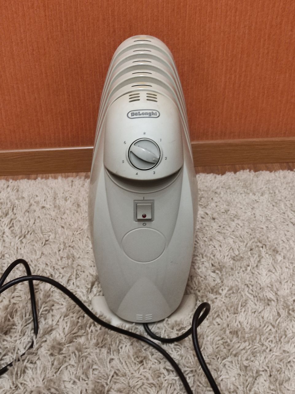 Масляный обогреватель DeLonghi TRN0505M