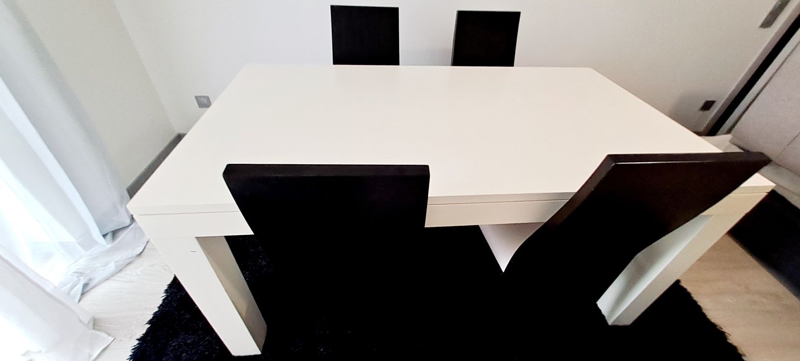 Mesa de Jantar Branca Extensível e 4 Cadeiras