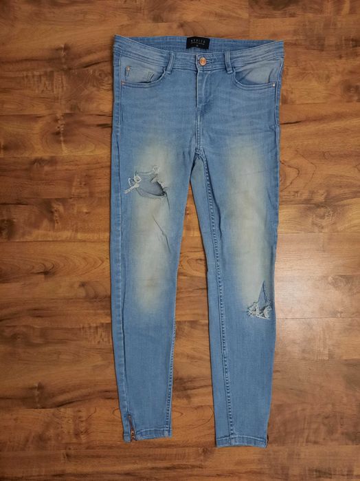 Jeansy z dziurami rozdarciami spodnie jeansowe Mohito rozmiar 36