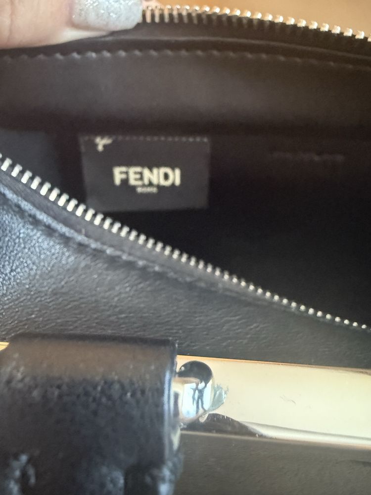 Сумка Fendi среднего размера