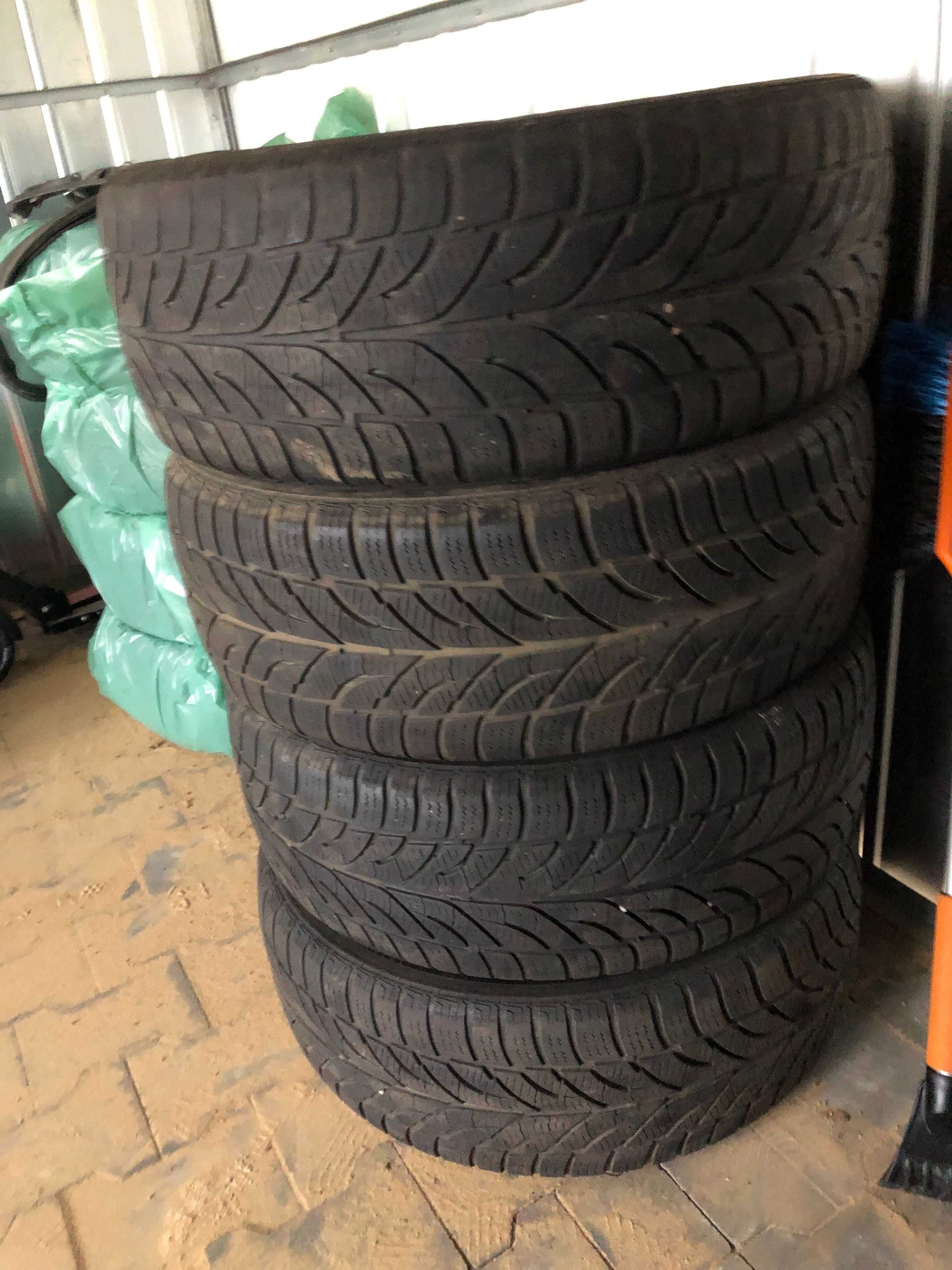 Opony zimowe PAXARO 225/55 R17, komplet, 4szt