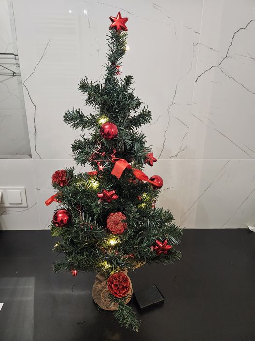 Choinka ze światełkami na baterie