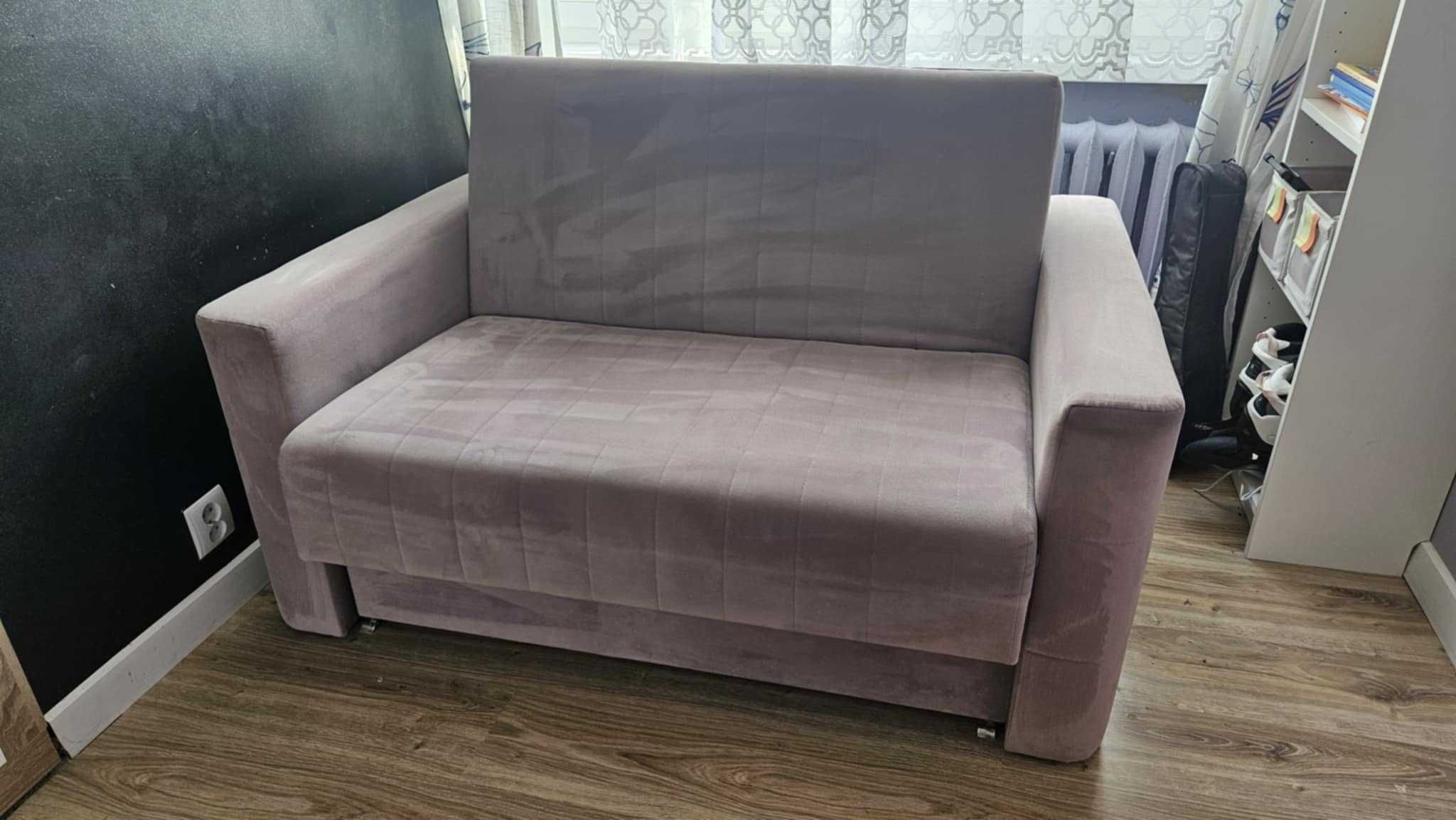 Sofa amerykańska różowa, kanapa rozkładana ze schowkiem na pościel