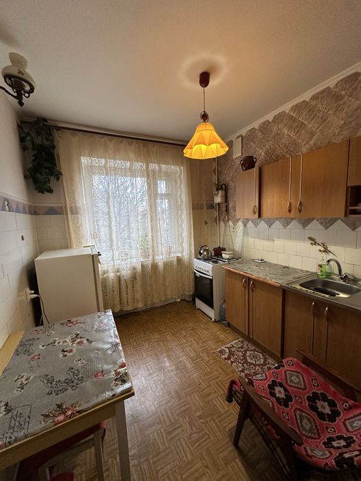 Оренда окремої кімнати для дівчини на Замості, Петроцентр. Варшавська