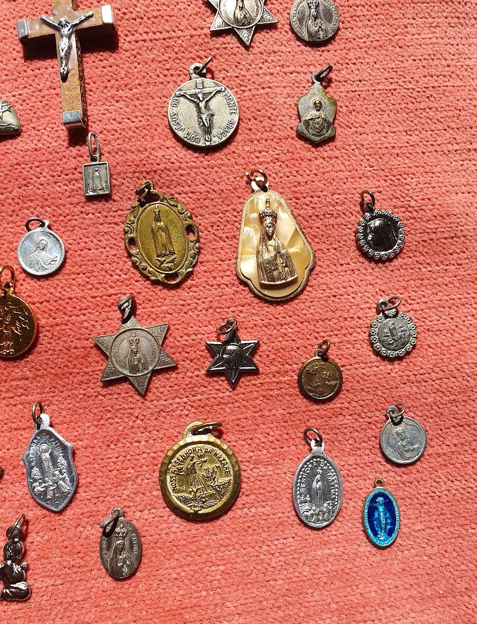 Medalhinhas religiosas - algumas com mais de um século