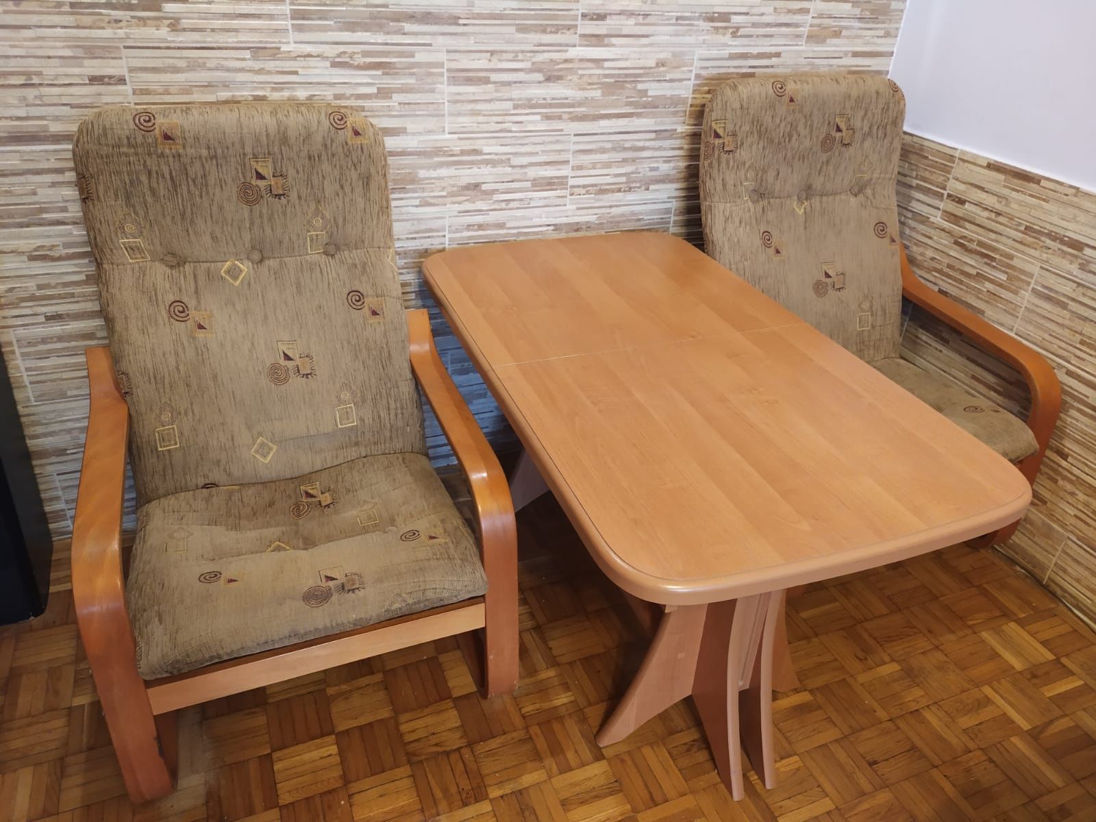stół rozkładany i 2 fotele
