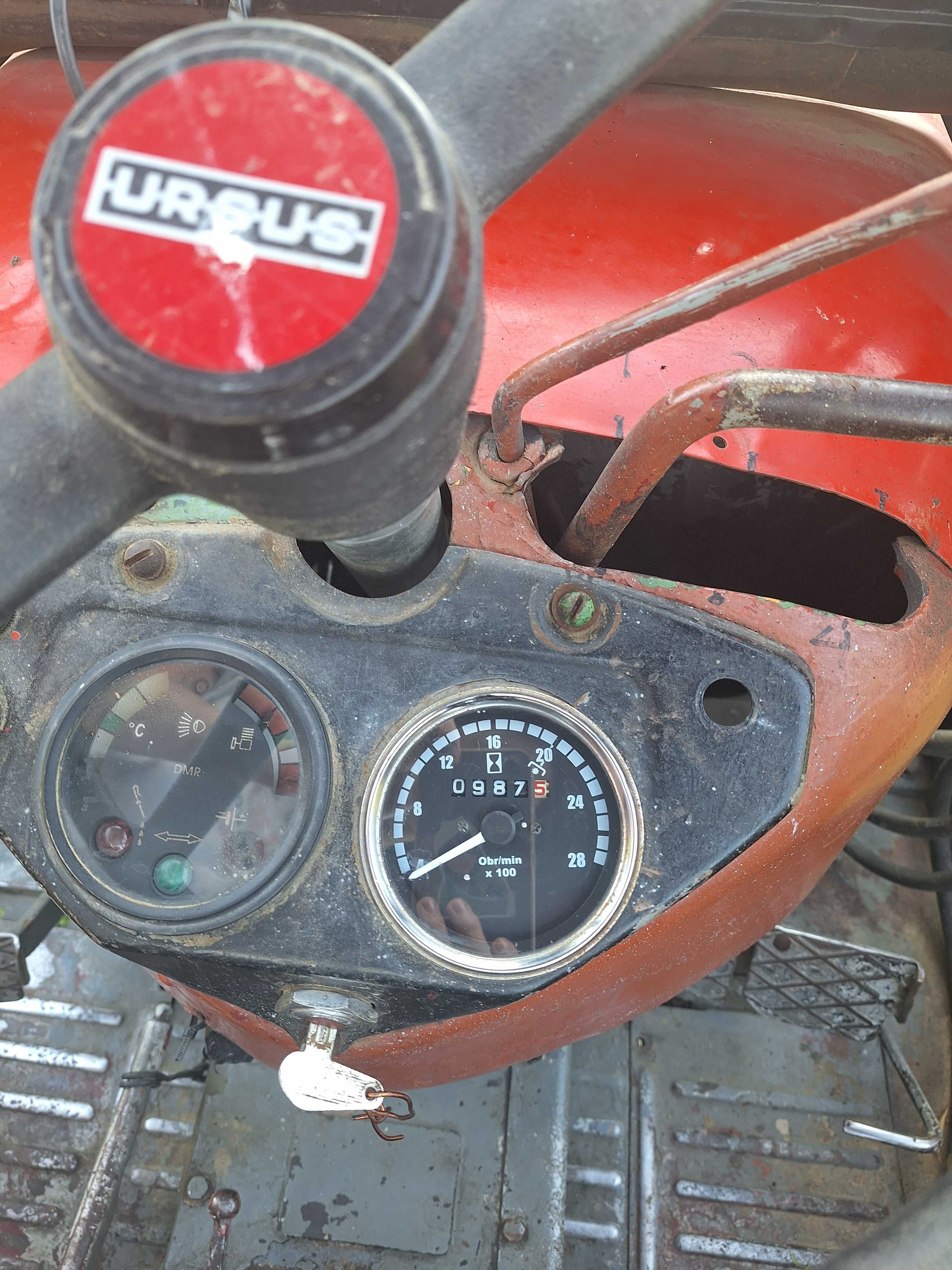Ursus c360 wraz z Turem
