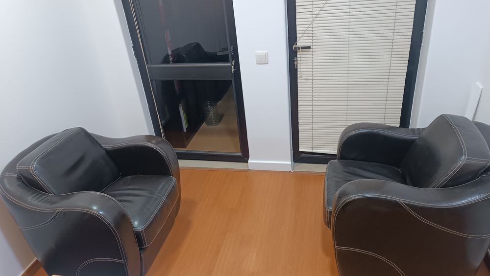 Poltronas em Pele usados, sofás