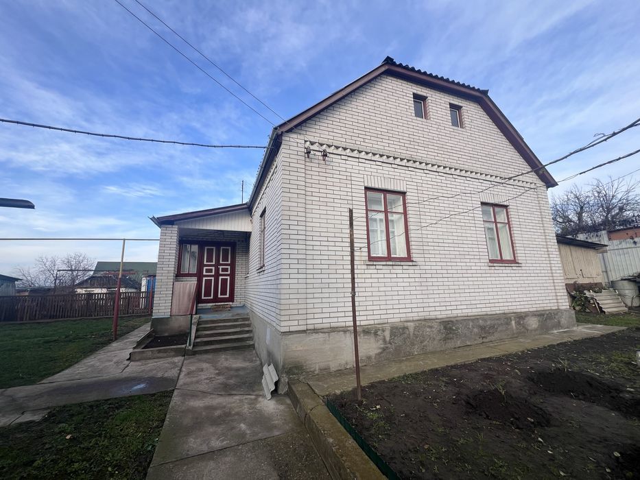 Будинок в центрі селища Мотовилівка