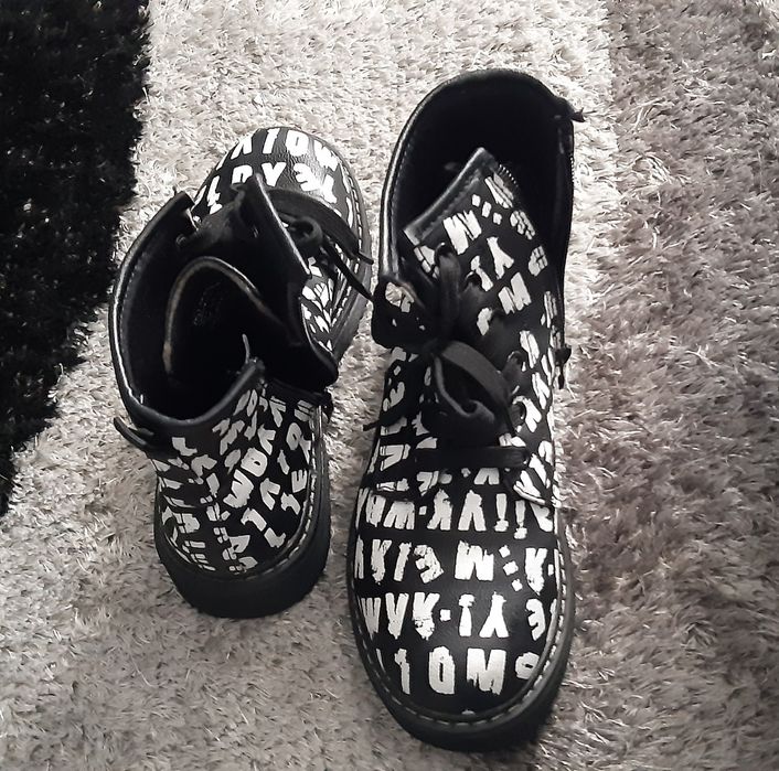 Botas SEASIDE Pretas e Brancas cano baixo 34