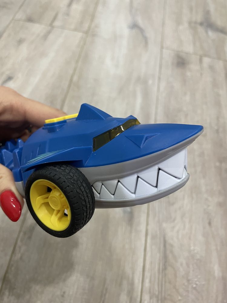 Музична іграшка акула
