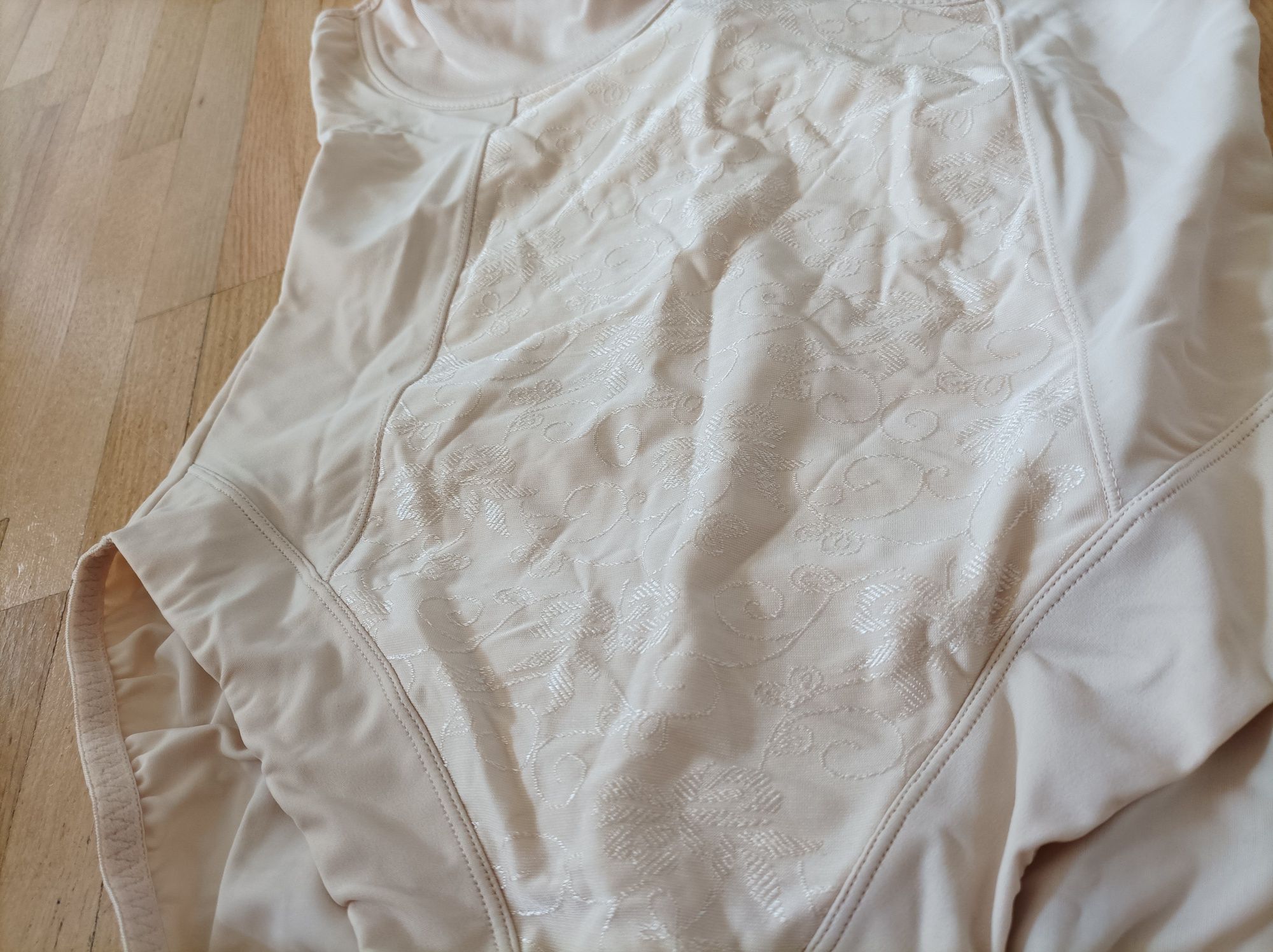 Beżowe body wyszczuplające XL 90D