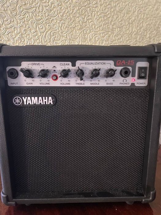 Комбопідсилювач Yamaha GA15