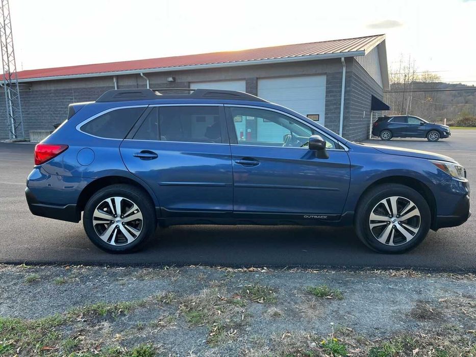 Subaru Outback Limited 2019 року випуску