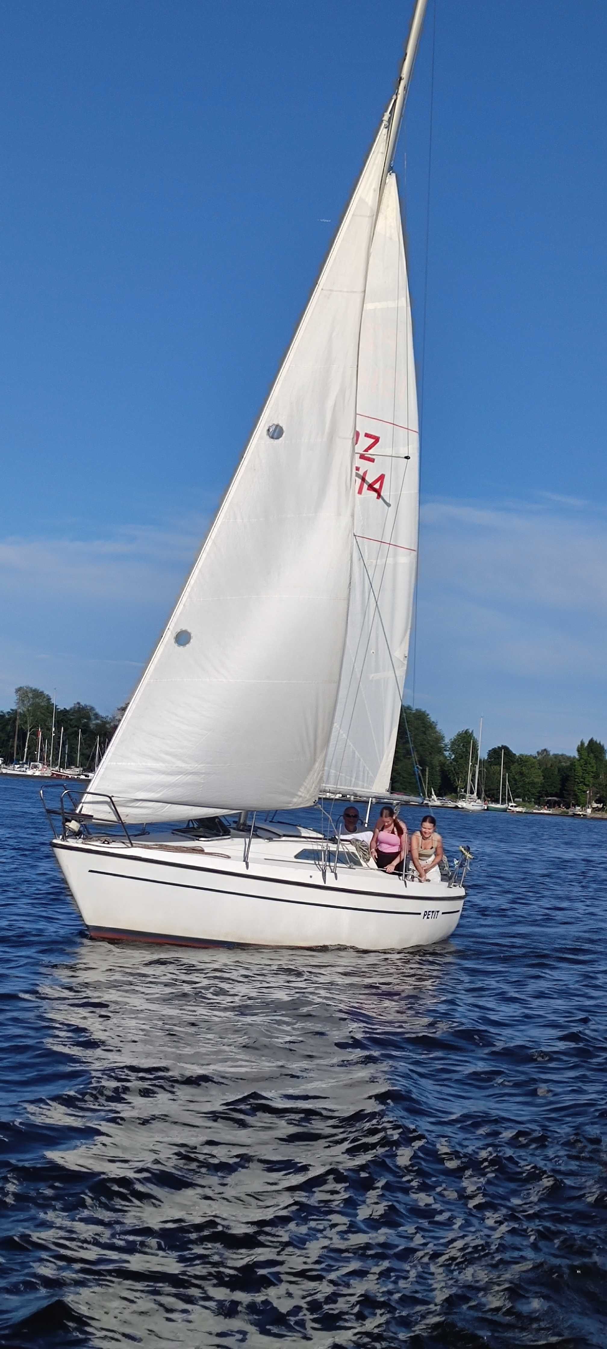 Jach balastowy  żaglowy Cruiser 22 -Stocznia Teligi Szczecin