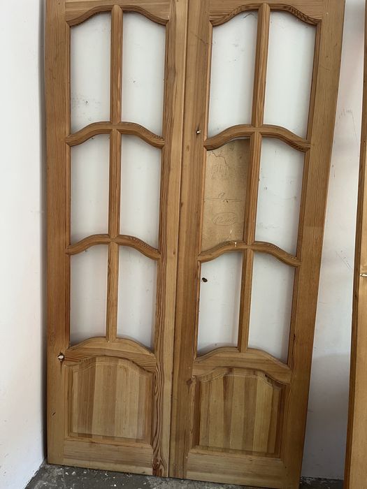 Продам двері соснові з двох частин, нові