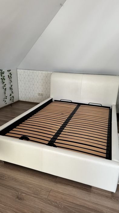 Łóżko tapicerowane 140/200 używane