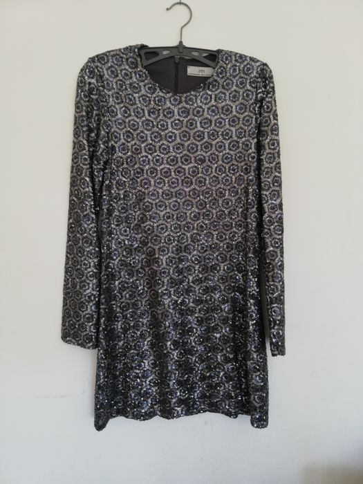 Vestido lantejoulas cinzento e azul ZARA
