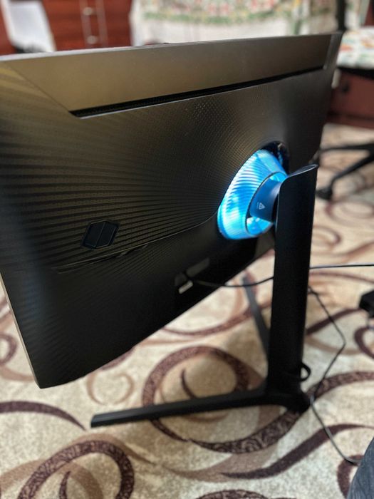 Б/У Монітор 32" Samsung (LS32BG700EIXUA) Ultra HD у Відмінному стані!