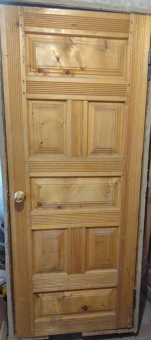 Міжкімнатні двері з міцного дерева